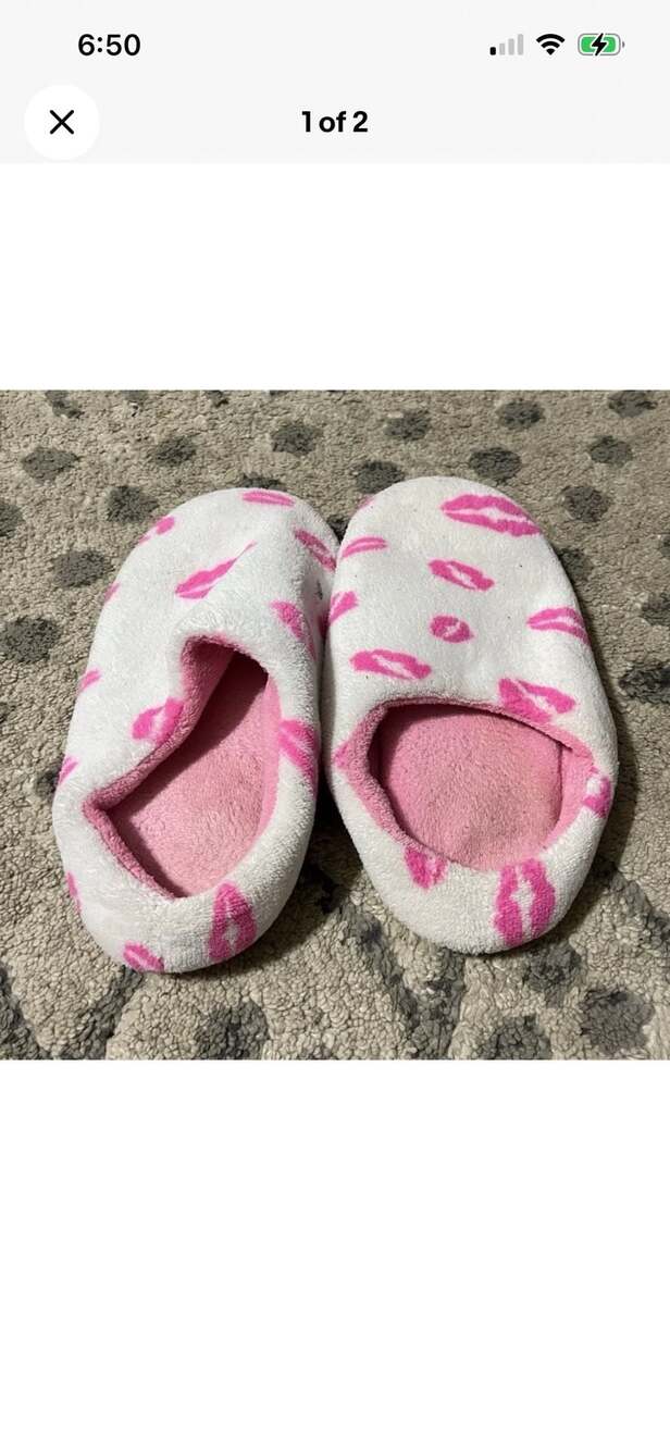 CTM Women's Lipstick Kiss Slippers, Small, Pink : ,
